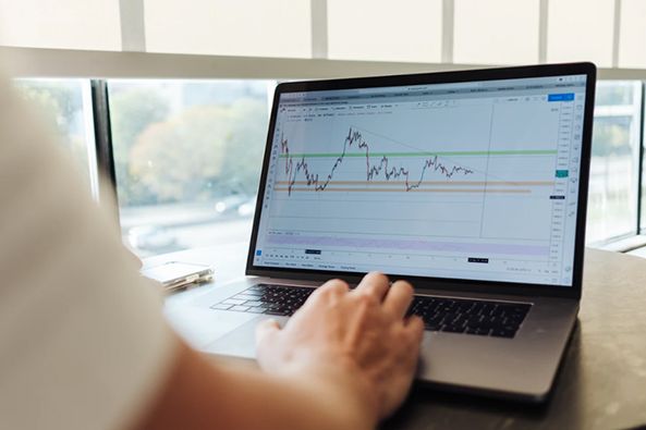 政策篇：穩中趨緊，行業全面轉向去杠桿